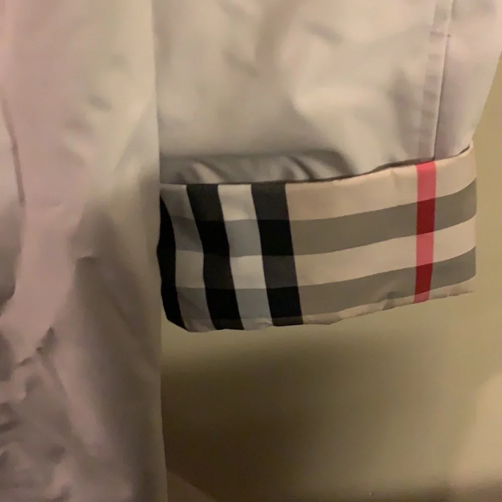 Burberry Light Beige Hooded Trench Coat with Check Cuff Trim - Picture 10 of 11